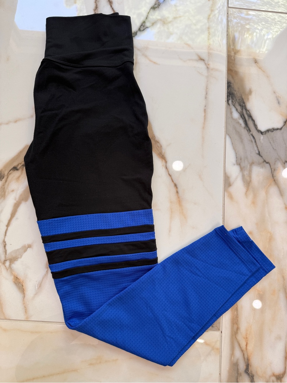 Bombshell Sportswear Black and Blue Leggings Women’s Large